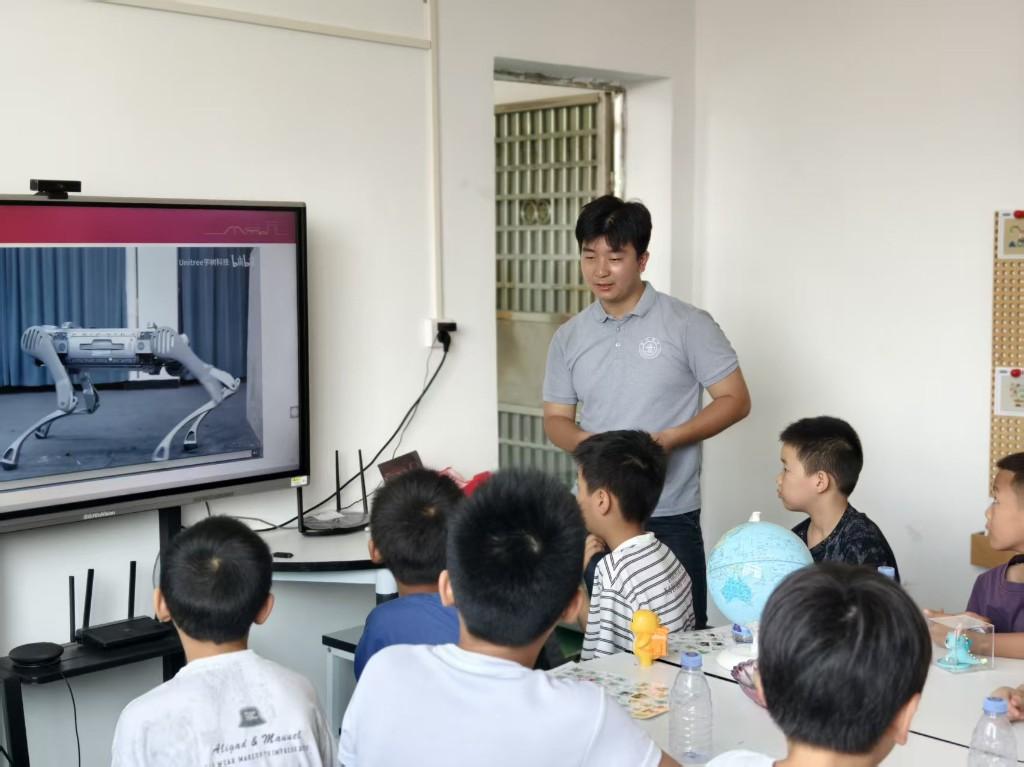 金年会jinnianhuicom江西永新：AI与机械狗的乡野发蒙之旅(图1)